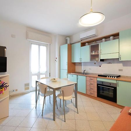 Appartement Trilocale Mazzini Con 2 Balconi à Varazze Extérieur photo