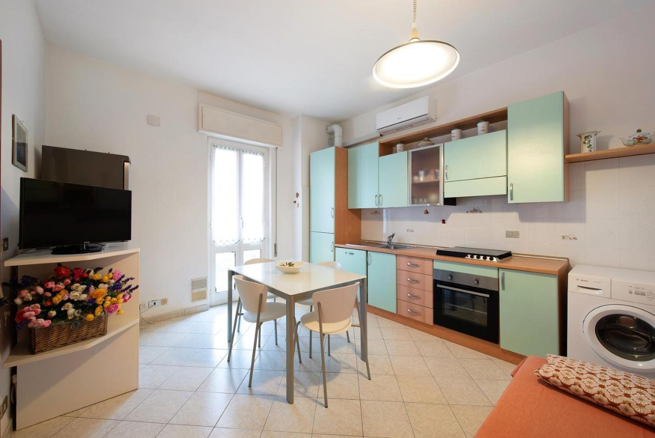 Appartement Trilocale Mazzini Con 2 Balconi à Varazze Extérieur photo