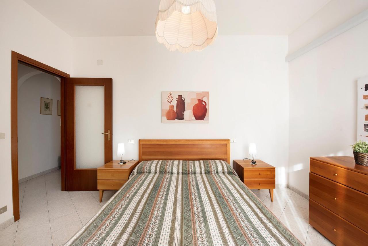 Appartement Trilocale Mazzini Con 2 Balconi à Varazze Extérieur photo