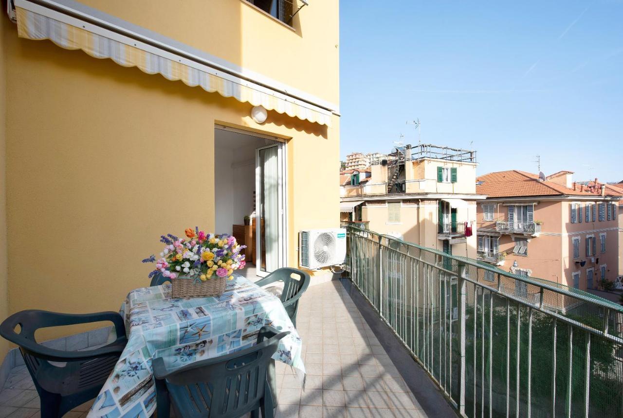 Appartement Trilocale Mazzini Con 2 Balconi à Varazze Extérieur photo