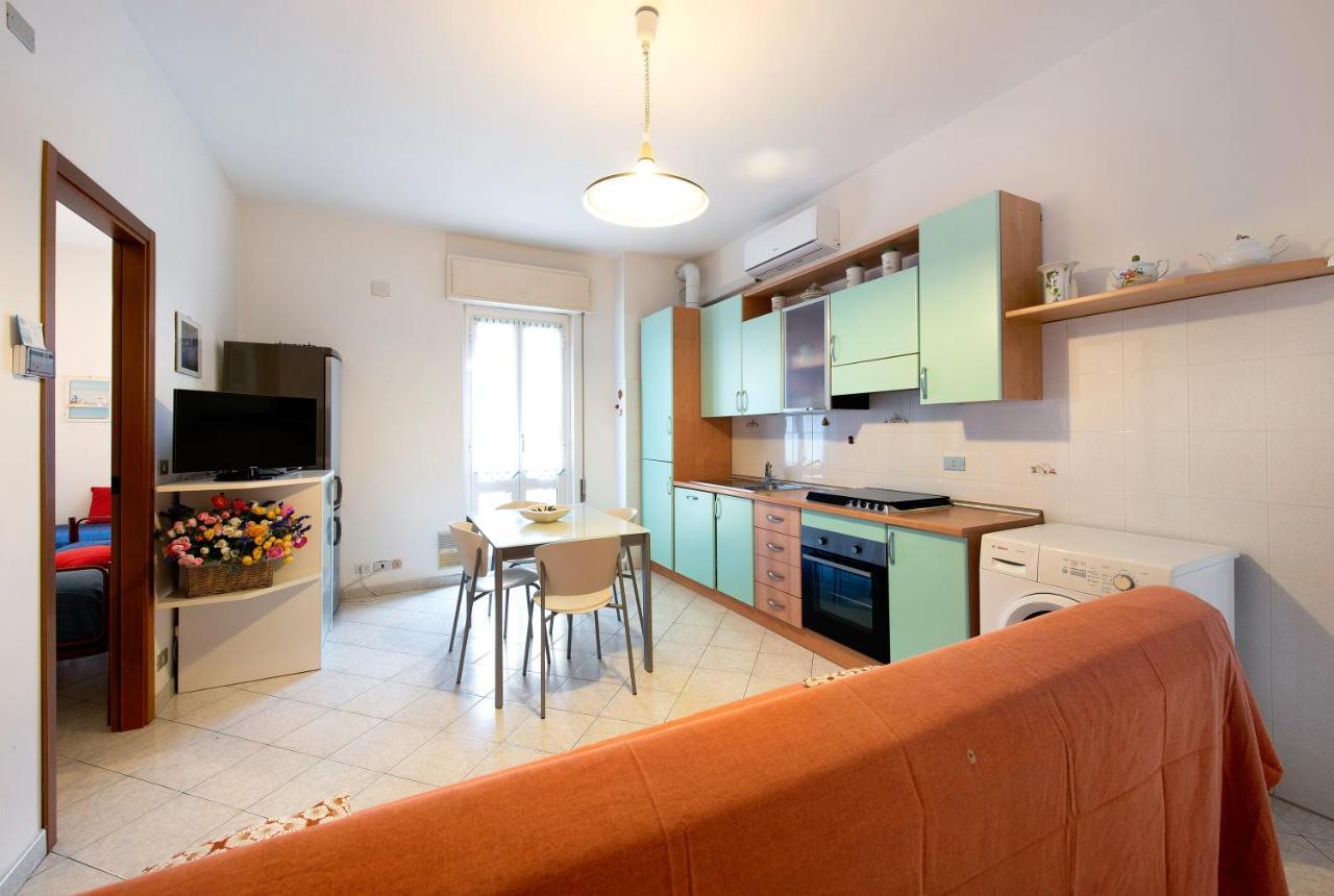 Appartement Trilocale Mazzini Con 2 Balconi à Varazze Extérieur photo
