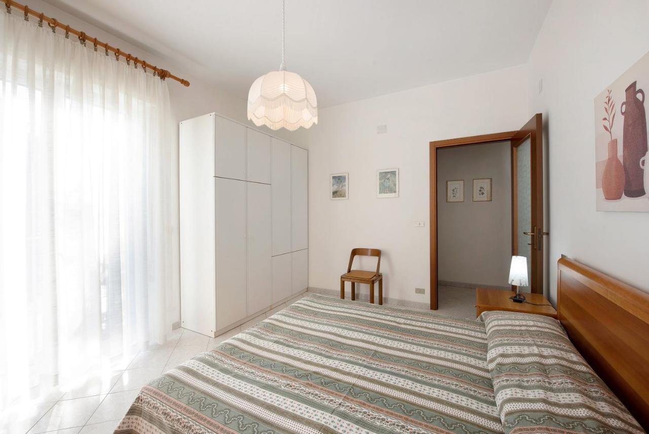 Appartement Trilocale Mazzini Con 2 Balconi à Varazze Extérieur photo