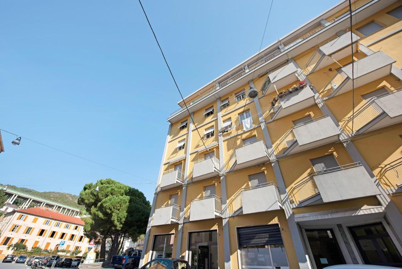 Appartement Trilocale Mazzini Con 2 Balconi à Varazze Extérieur photo
