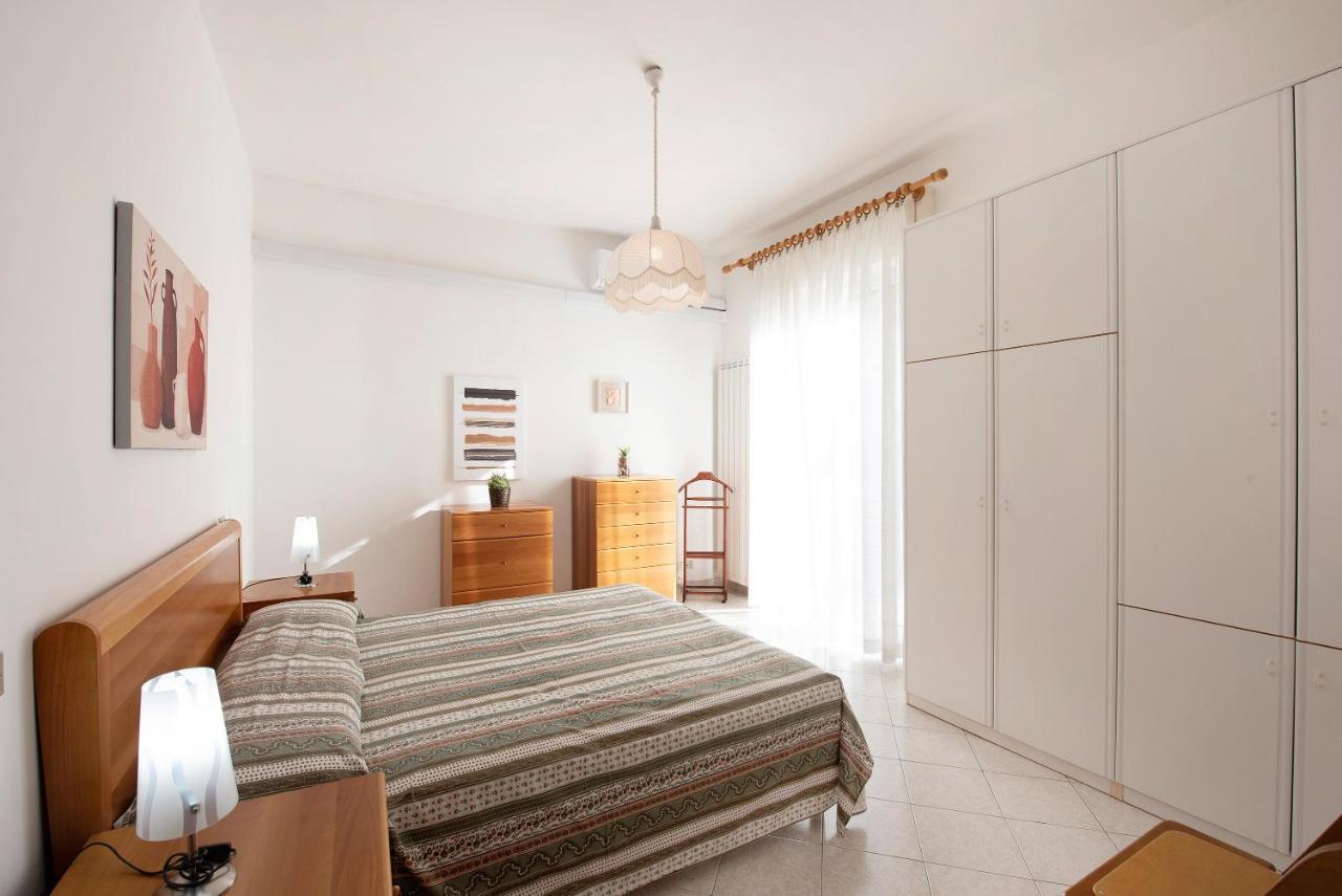 Appartement Trilocale Mazzini Con 2 Balconi à Varazze Extérieur photo